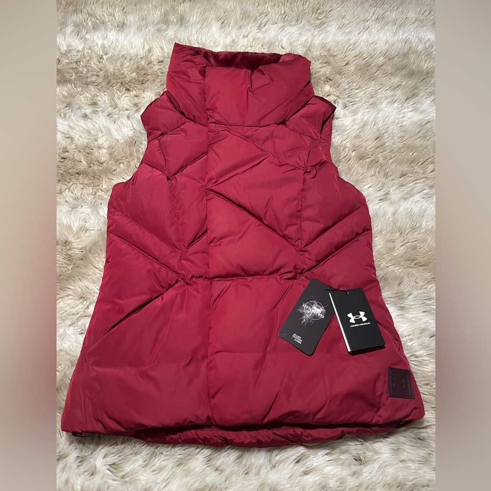 Under armour women’s down vest new/burgundy
